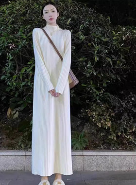 初早秋白色长裙针织连衣裙子女2025新款大衣内搭打底中长款毛衣裙