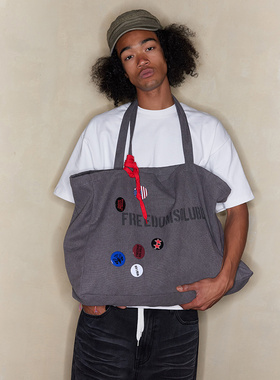 FSG 两色喷染logo印花徽章帆布托特包