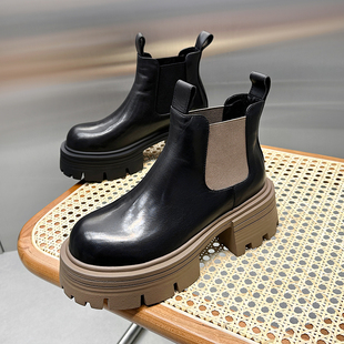 山山2025年秋季新款胎牛皮英伦粗跟马丁靴女增高风炸街洋气小短靴