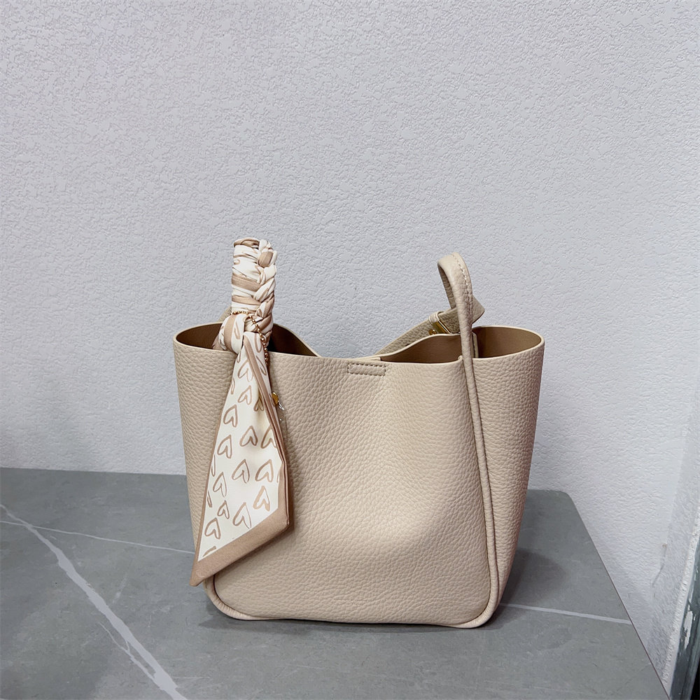 2023新款软皮丝巾腋下水桶包大容量慵懒风潮荔枝纹百搭休闲女包