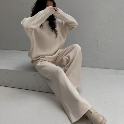 Women knitted long sleeved top and pants set女针织上衣和长裤