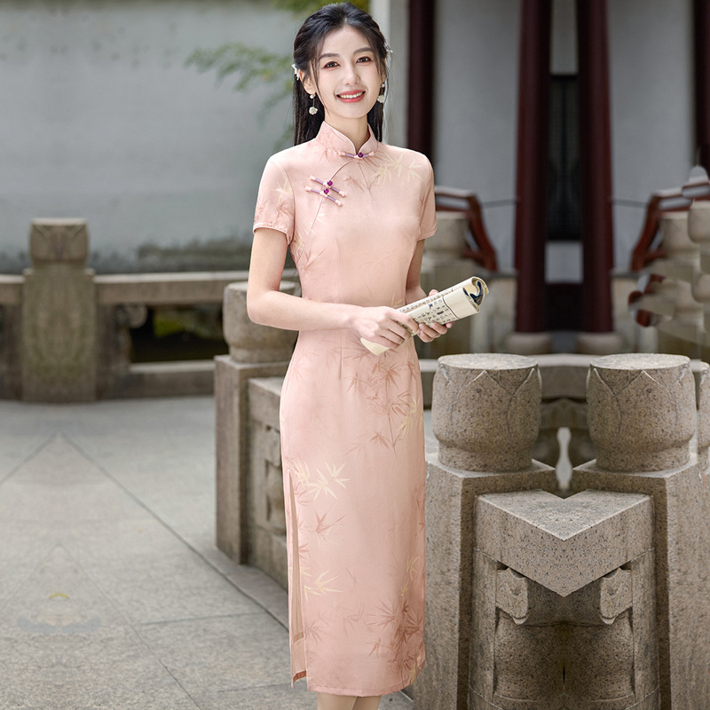 蔓楼兰官方逸红颜川黛半枫荷梦至超国际大牌旗袍先生崔万志旗舰店