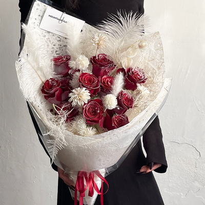 圣诞落雪花束包装纸入冬红玫瑰