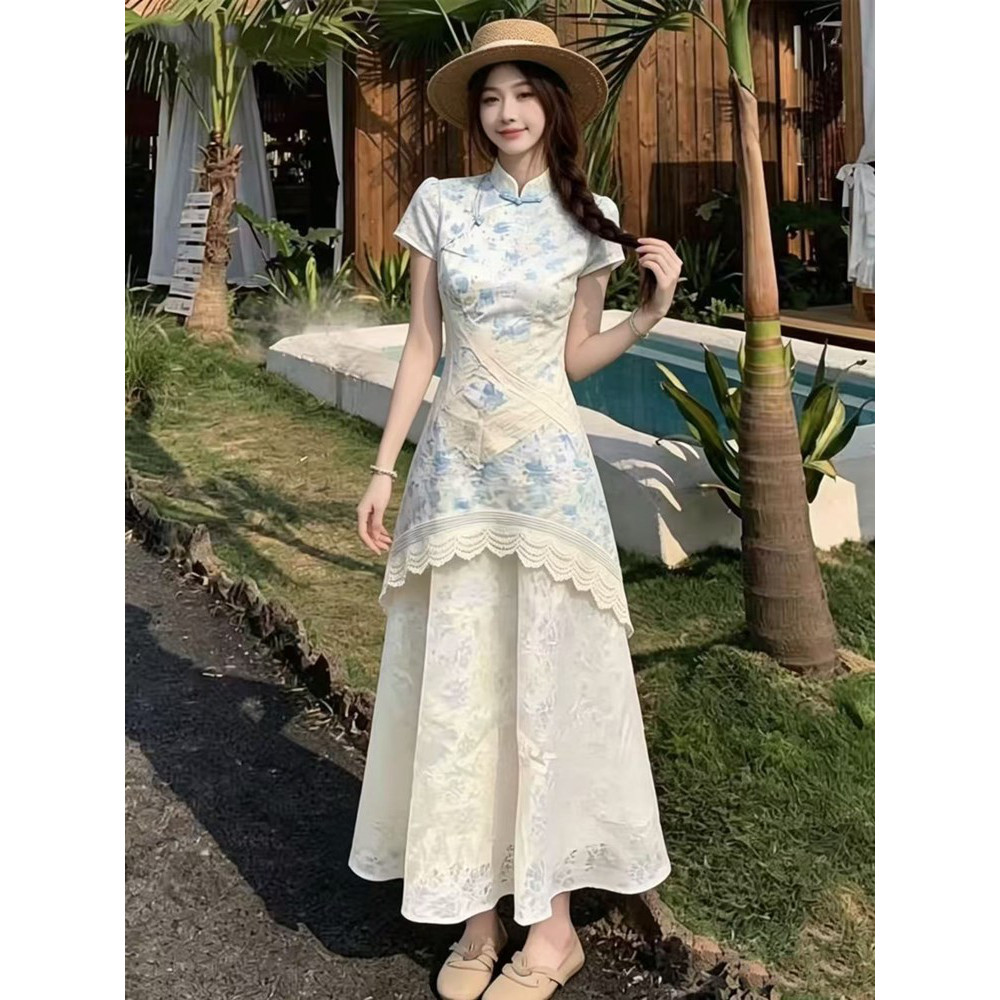 2026夏新款新中式独特漂亮蓝色碎花连衣裙大码蕾丝拼接改良旗袍裙