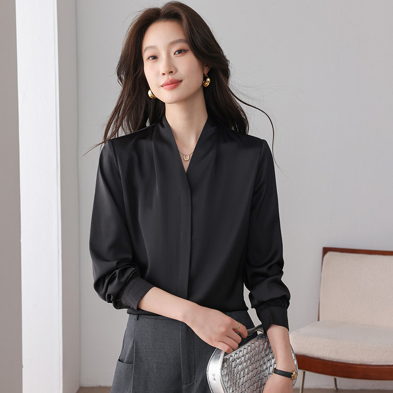 实拍2026秋季新款女装白色衬衫女韩范时尚v领OL职业气质长袖衬衣