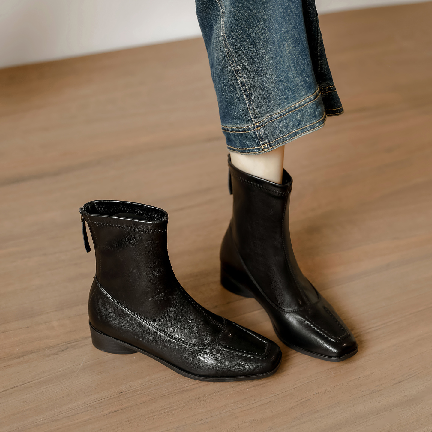 方头复古黑色小短靴女粗跟3cm