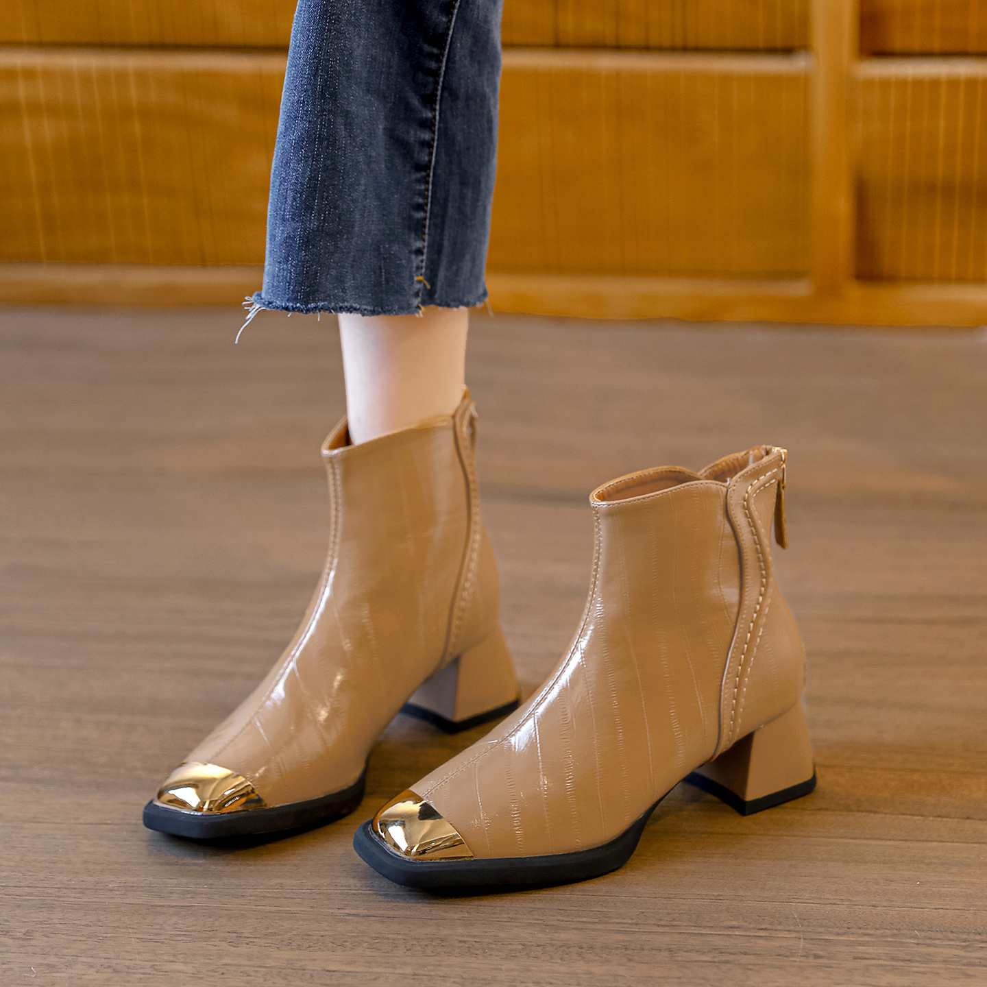 卡其色粗跟5cm高跟防踢短靴女