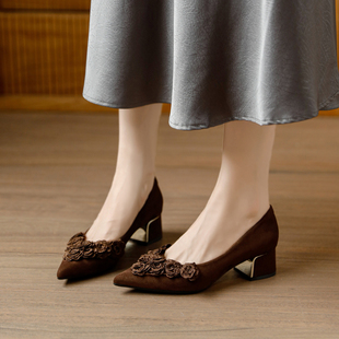 羊皮版~咖色花朵小众尖头粗跟高跟鞋女宴会礼服单鞋配裙子气质