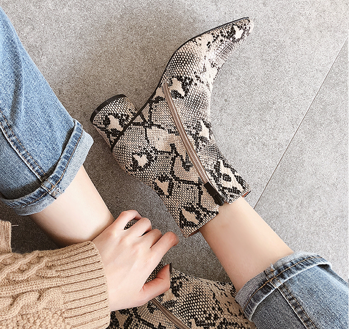 东大门蛇皮纹小方头短靴