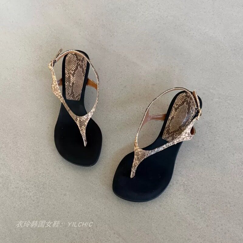 韩国夏季新款小众设计蛇纹方头夹趾粗跟鞋女夏季外穿高级感