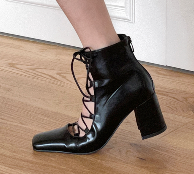 新款时装走秀新款粗跟罗马镂空短靴交叉绑带方头短靴女潮
