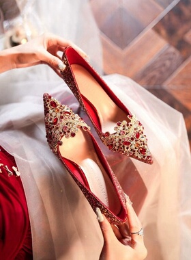 红色婚鞋女婚纱秀禾两穿水晶新娘鞋2026新款春夏季法式尖头高跟鞋
