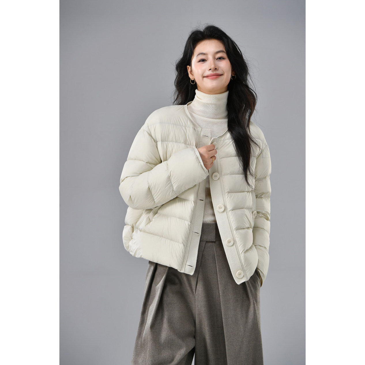 冬季新款轻薄款90白鸭绒外套女时尚圆领韩版潮流轻便短款羽绒服女