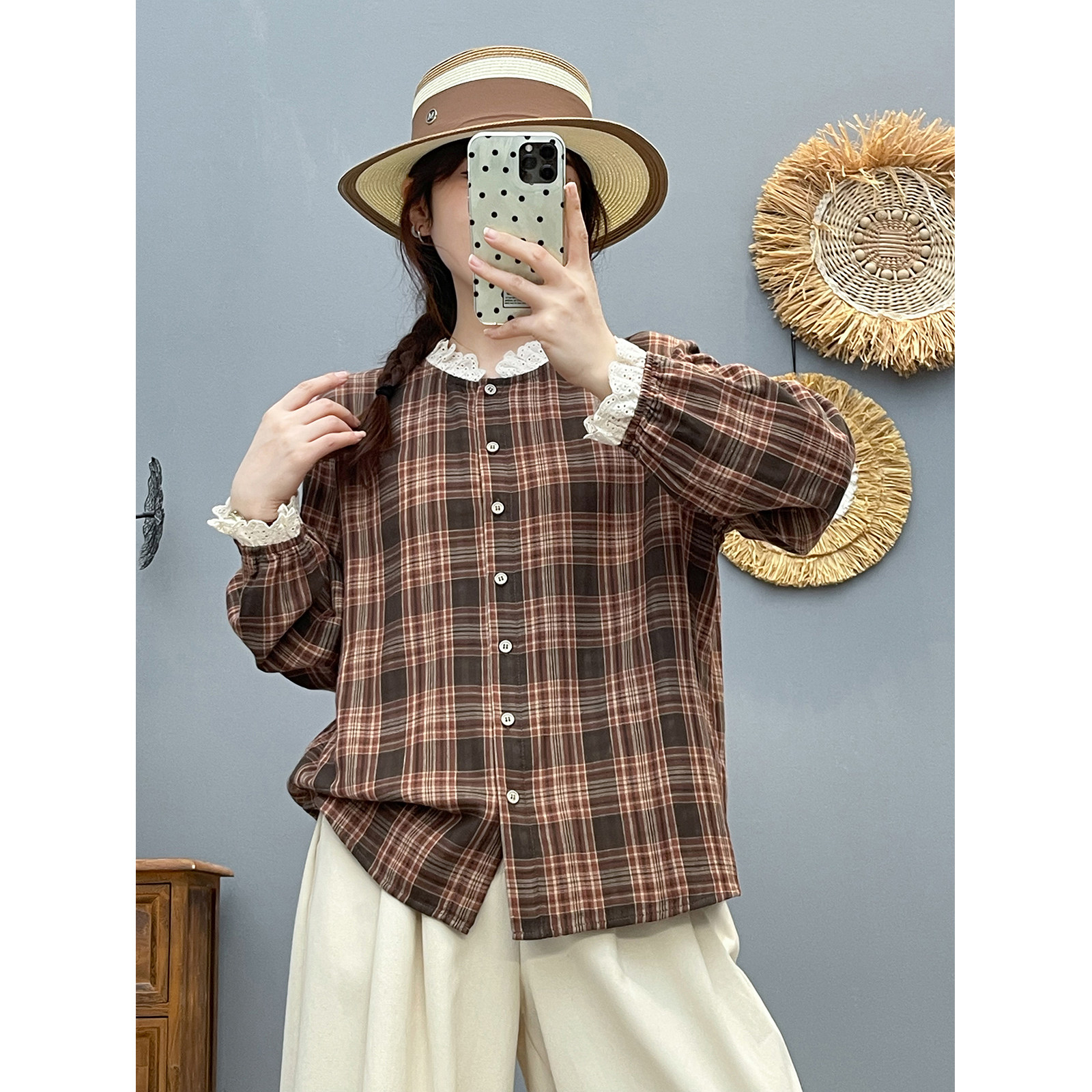 春季新款蕾丝花边领长袖衬衫女宽松休闲格子纯棉上衣百搭文艺衬衣