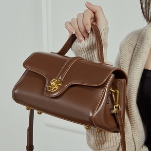 2026春季包包2025新款秋冬真皮包斜挎包女包感锁扣小包轻奢手提
