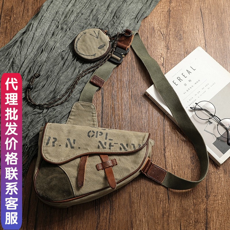 2025秋冬复古军式风胸包重工水洗厚帆布拼接牛皮男士斜挎包做旧