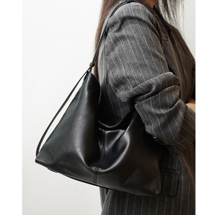 2026春季新款通勤羊皮包女小众慵懒风单肩斜挎包质感2025大容量