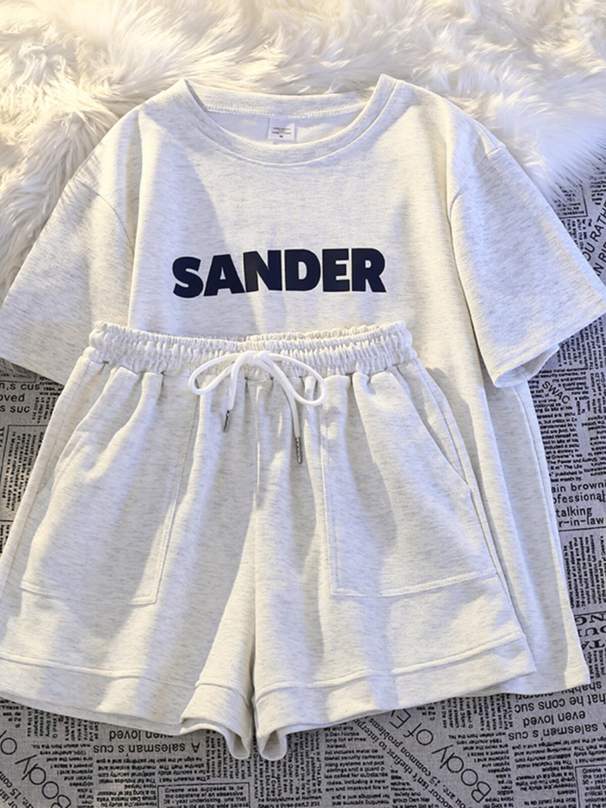 여성용 여름 캐주얼 운동복 루즈하고 편안한 여름 슬리밍 및 화이트 아우터 반바지 반팔 투피스 트렌디 세트