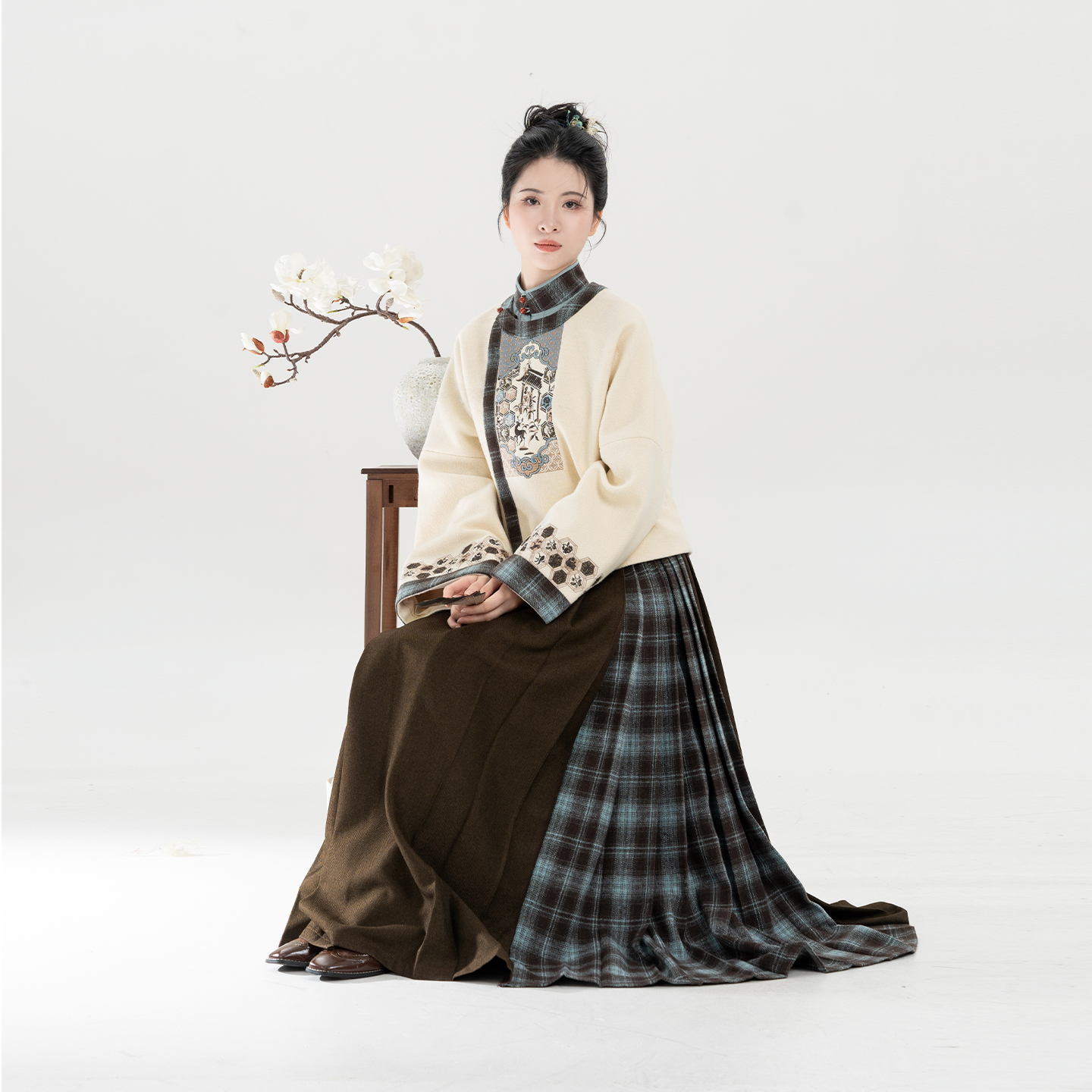 织造司[象牙琵琶]新中式羊毛呢刺绣圆领外套立领衬衫一片式马面裙