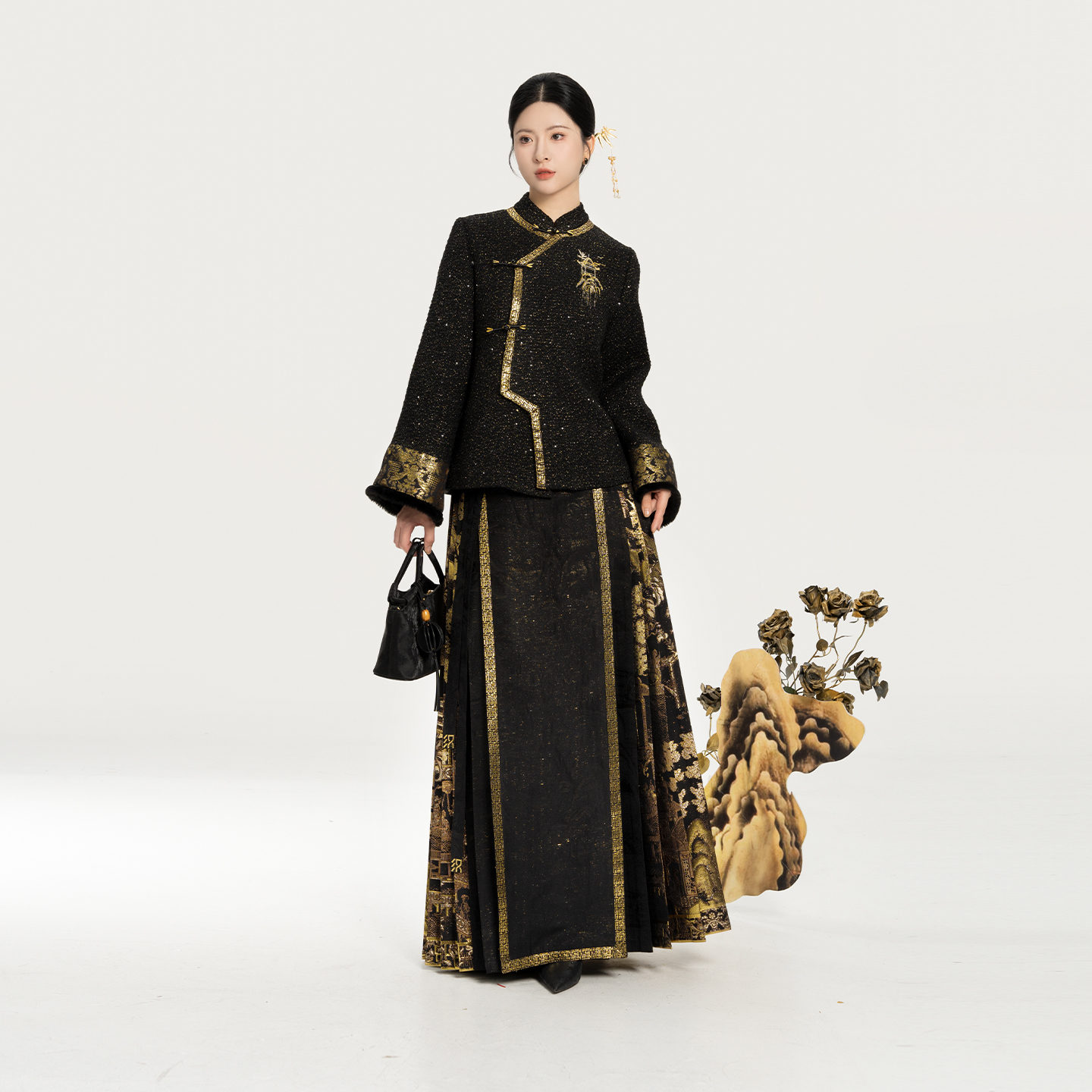 织造司×广东省博物馆联名走秀款【龙舟争渡】立领外套织金马面裙