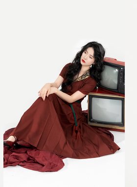 织造司[朱棠]新中式国风v领妆花唐团花纹红色改良马面连衣裙长裙