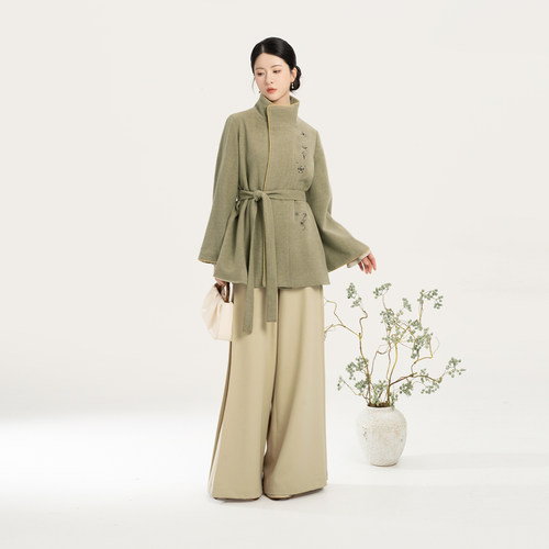 织造司[雪茗]新中式改良圆领袍上衣绣花短款风衣外套女宋裤阔腿裤