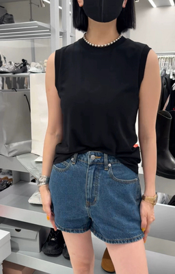 59401诗歌兰2024夏款 极简知性法式圆领无袖弹力显瘦背心T恤女