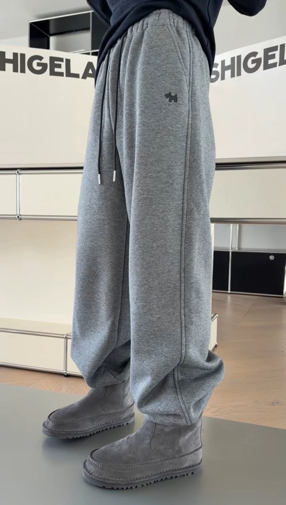 诗歌兰女装2025冬款 25-1032运动时髦潮流松紧腰加绒狗狗卫裤女