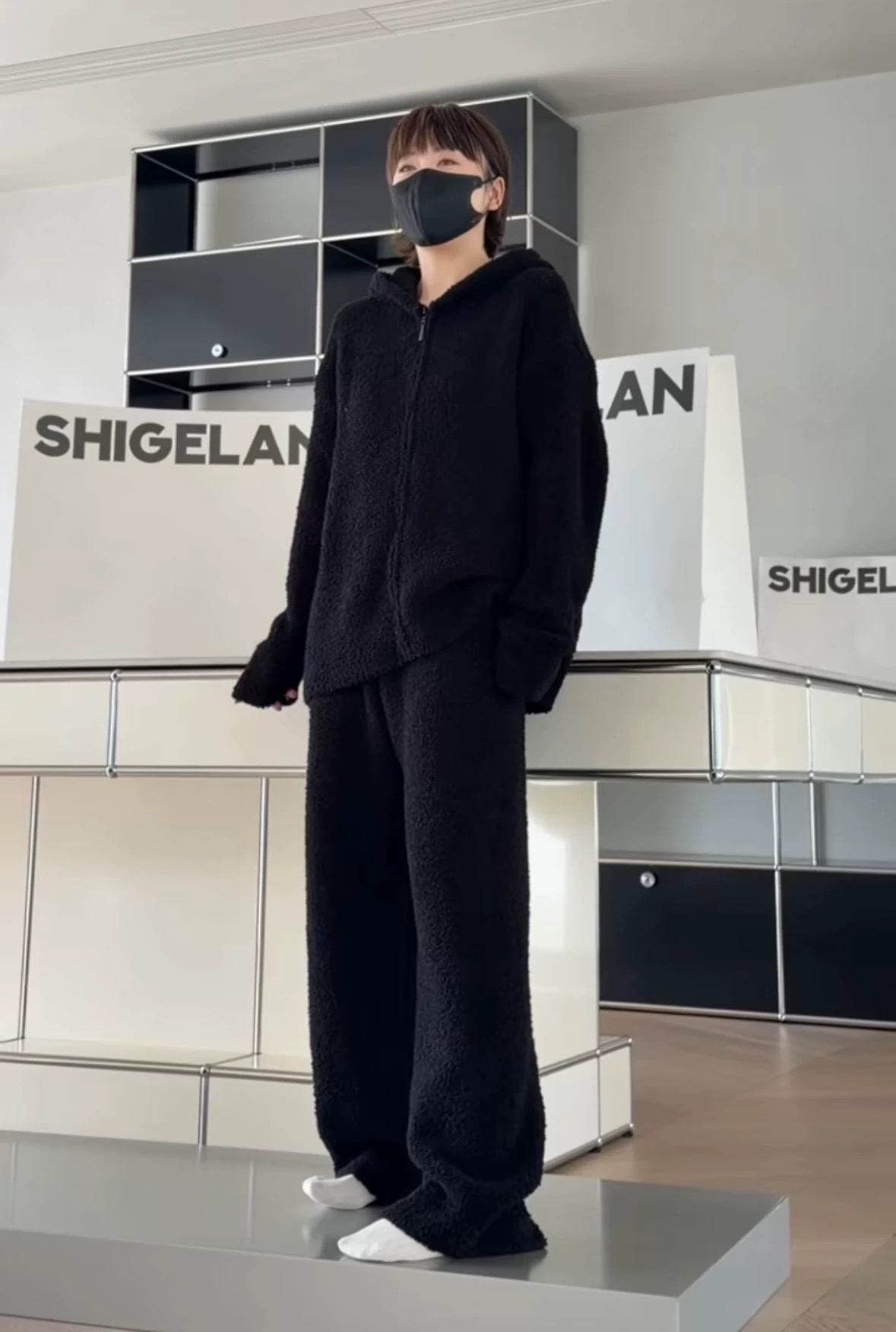 诗歌兰女装2025冬款 09772舒适简约慵懒绒帽衫+长裤家居服套装女