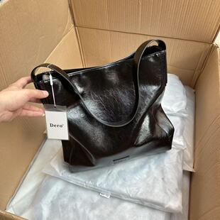 质感超绝！正价500+！国内单~松弛感托特包手抓纹油蜡皮面单肩包
