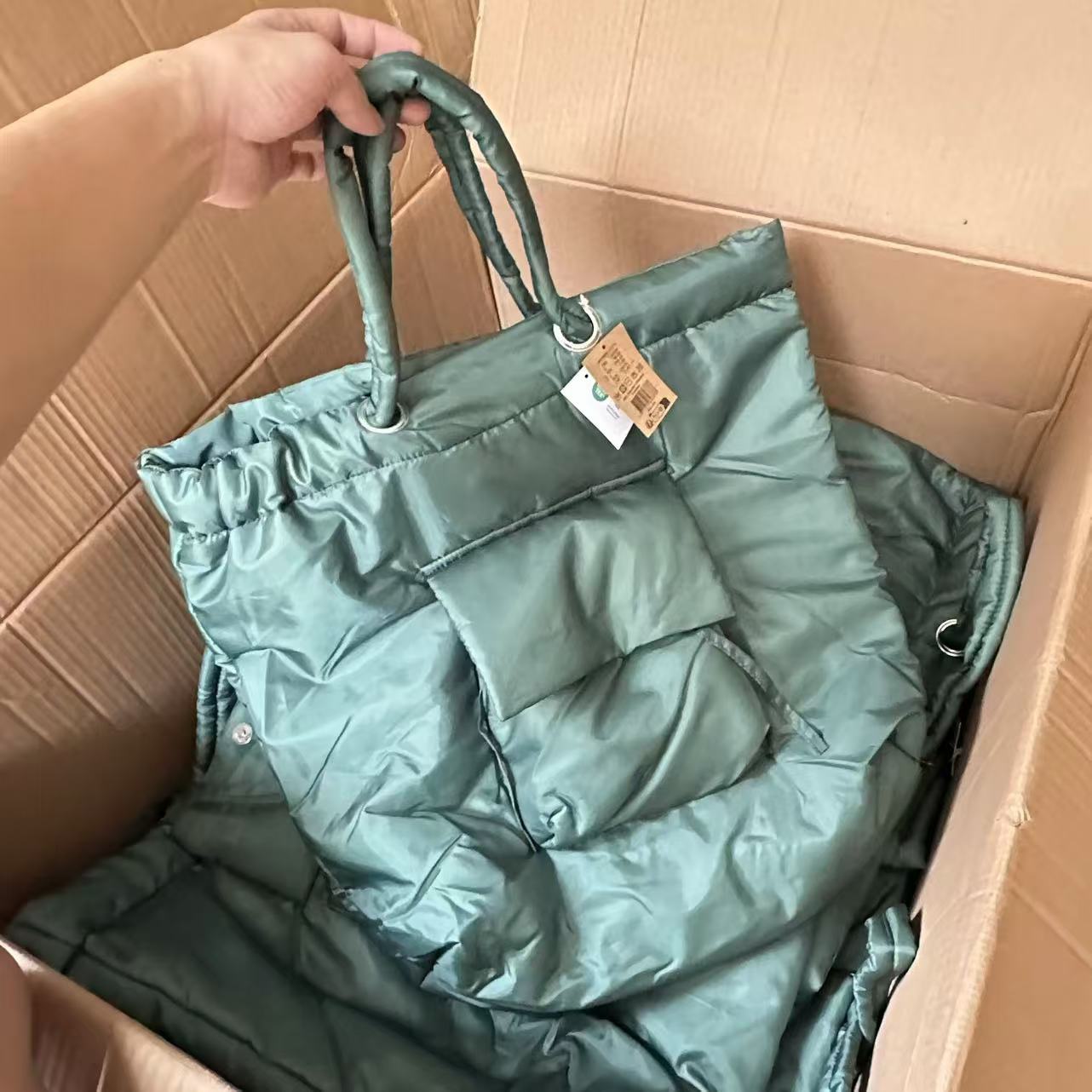 出口外贸订单~！百搭单肩手提ins慵懒风温柔夹棉购物包托特包