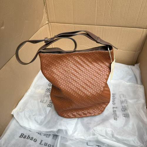 大厂代工~正价500+！国内公司单~经典手工编织撞色复古水桶包挎包