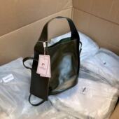 国内公司单 限量几十个 正价500 复古油蜡皮软皮手提水桶挎包