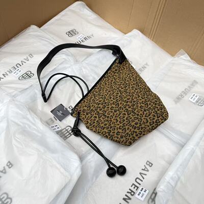 限量几十个！正价400+！公司单~复古摩登磨砂豹纹不规则单肩挎包