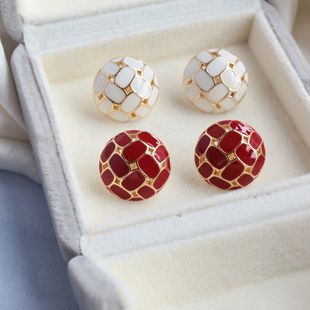 MISS HELEN格红色耳环高级感耳夹女无耳洞蚊香盘耳饰简约通勤