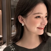 Miss 新款 Helen丝绒花蔓」耳钉耳夹女法式 金属无耳洞耳环耳饰夏季