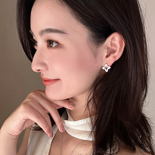 Miss Helen拉丝四叶草耳钉耳夹女气质通勤耳饰几何镂空耳环首饰夏