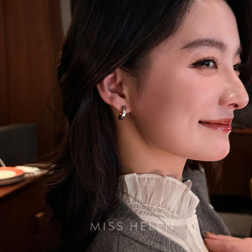 MISS HELEN碎碎冰小耳圈耳钉女耳夹简约设计通勤百搭生日礼物