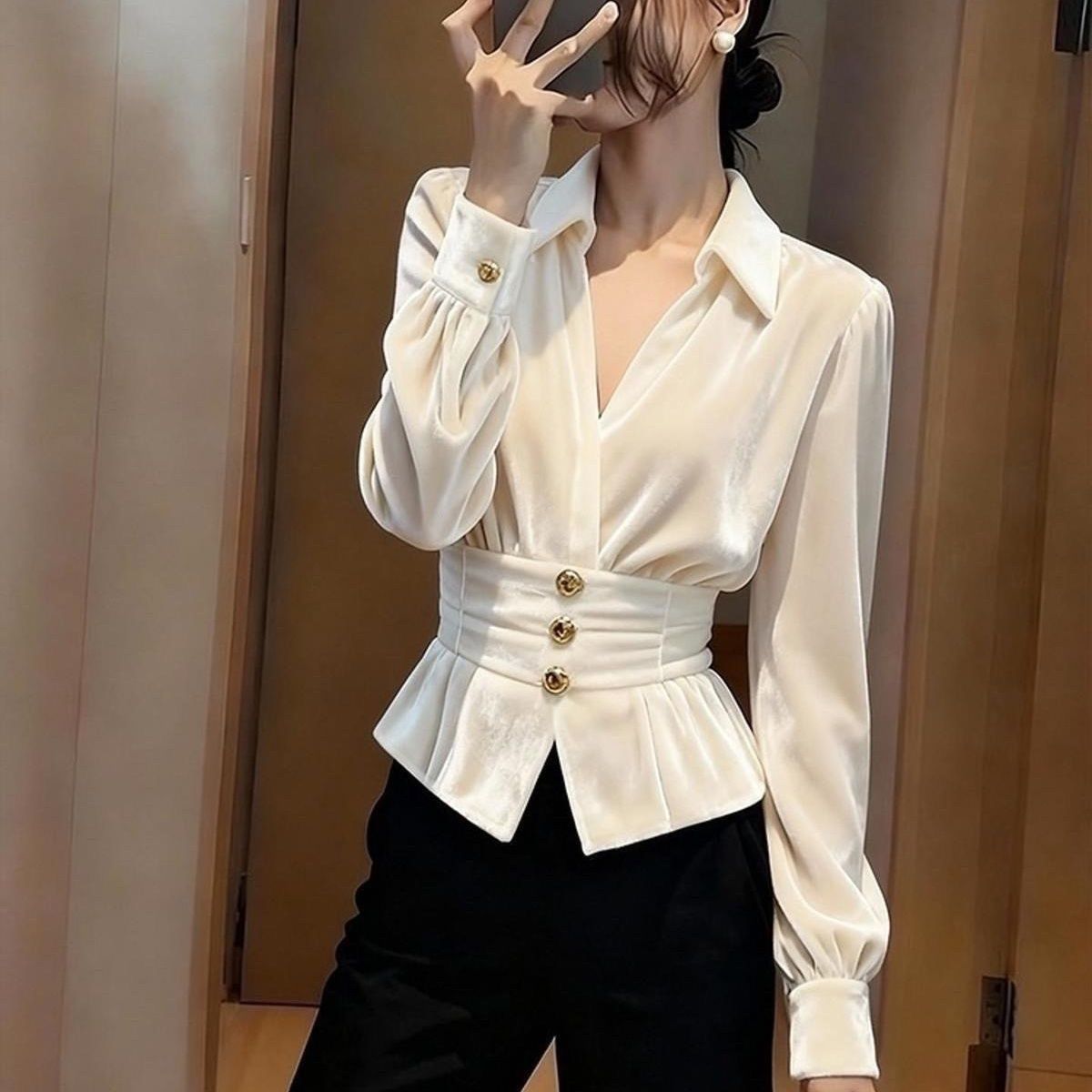 法式气质白色掐腰丝绒衬衫女2025秋季新款高级感轻奢短款绝美上衣