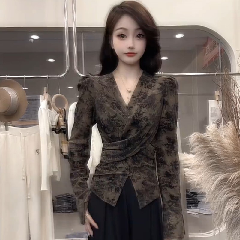 法式复古V领喇叭长袖T恤女2025秋季新款高级感穿搭泡泡袖开叉上衣