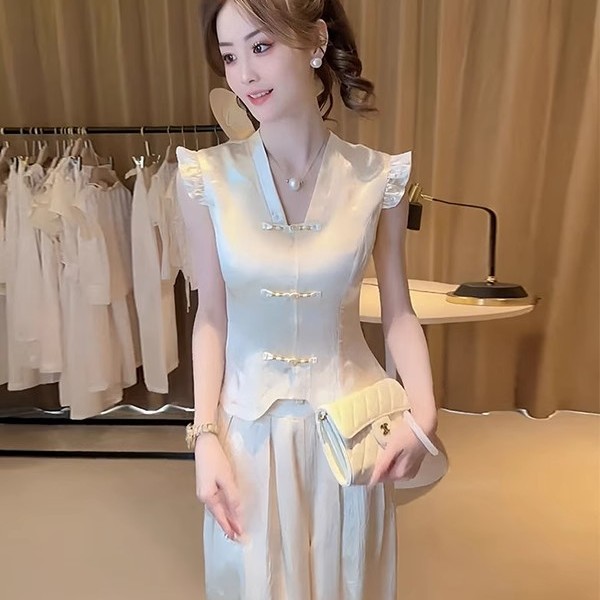 名媛气质套装女2025夏季高级感轻奢时尚V领盘扣上衣+阔腿裤两件套