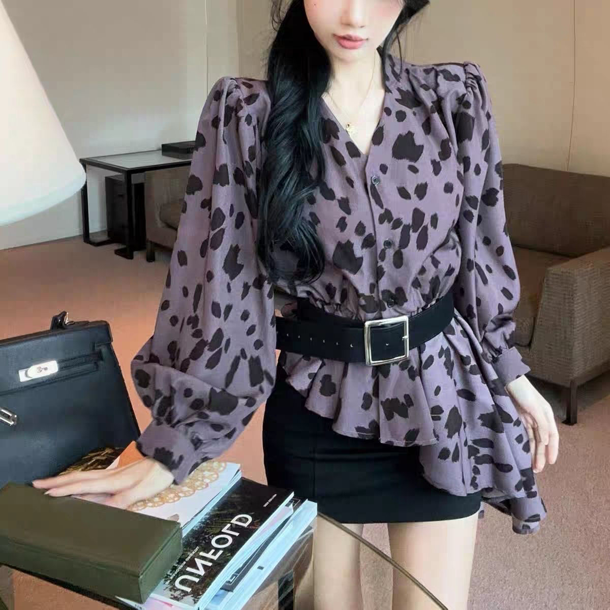 法式豹纹不规则v领灯笼长袖衬衫女设计感春秋复古辣妹送腰带上衣