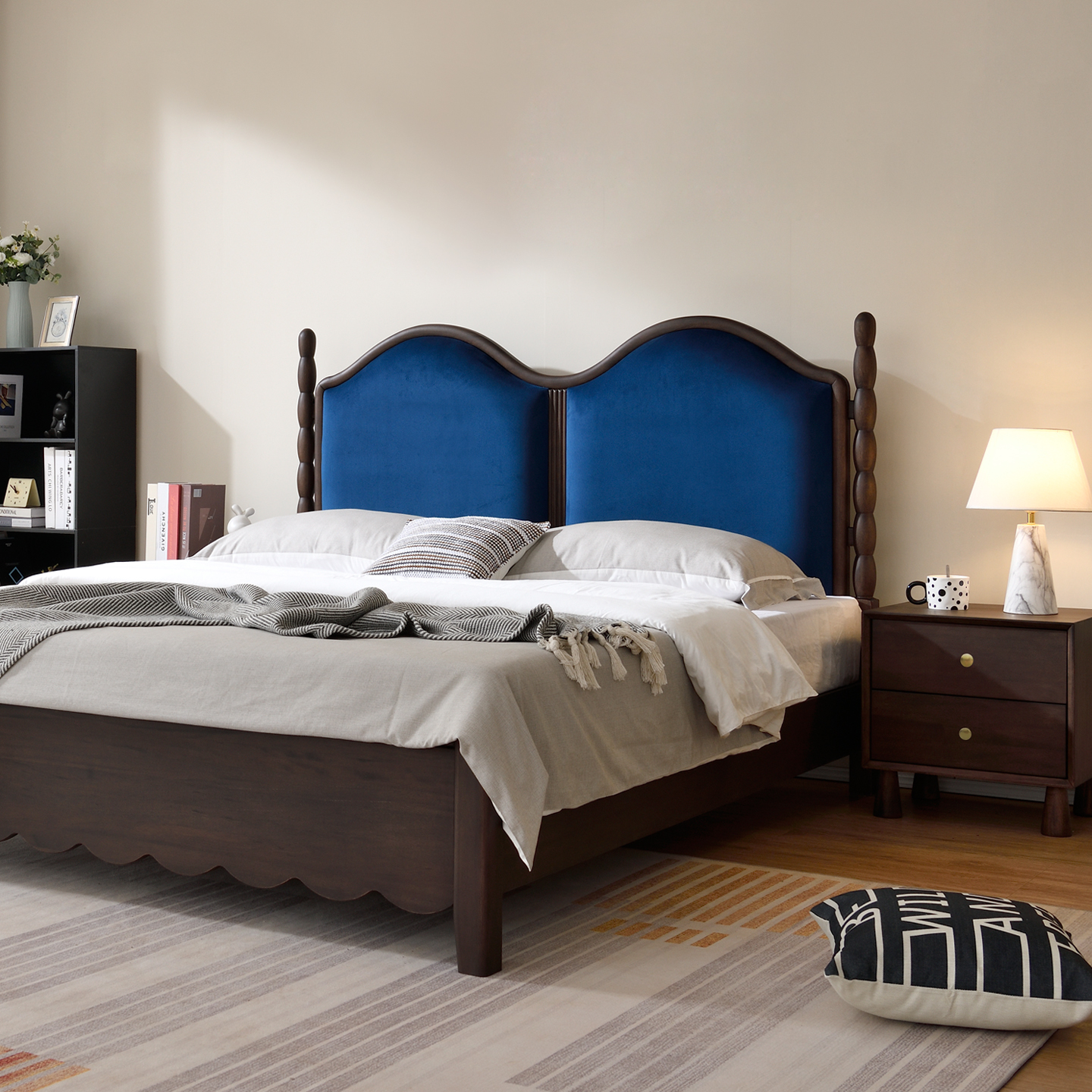 全实木床黑胡桃木蓝色软靠背包1米8双人主卧1米5法式复古中古风床