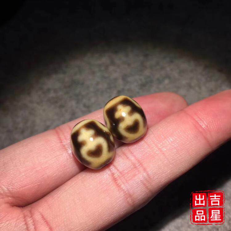 〓吉星出品〓西藏宝瓶天珠 九眼石页岩玛瑙天珠 牙黄老矿料天珠