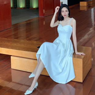 宛宛大大一城月光 温柔奶油白立体剪裁珍珠吊带收腰显瘦连衣裙