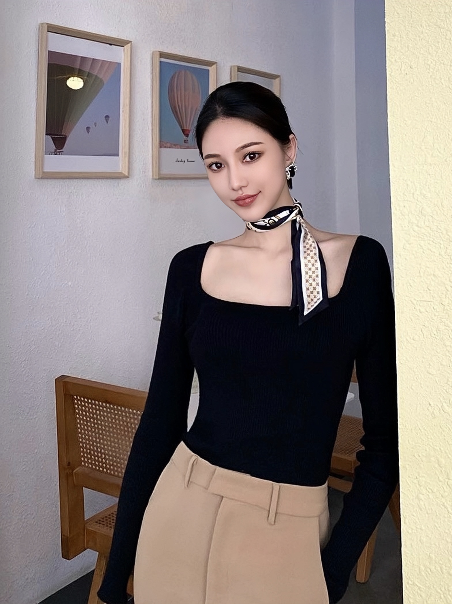 黑色法式方领内搭针织露锁骨紧身