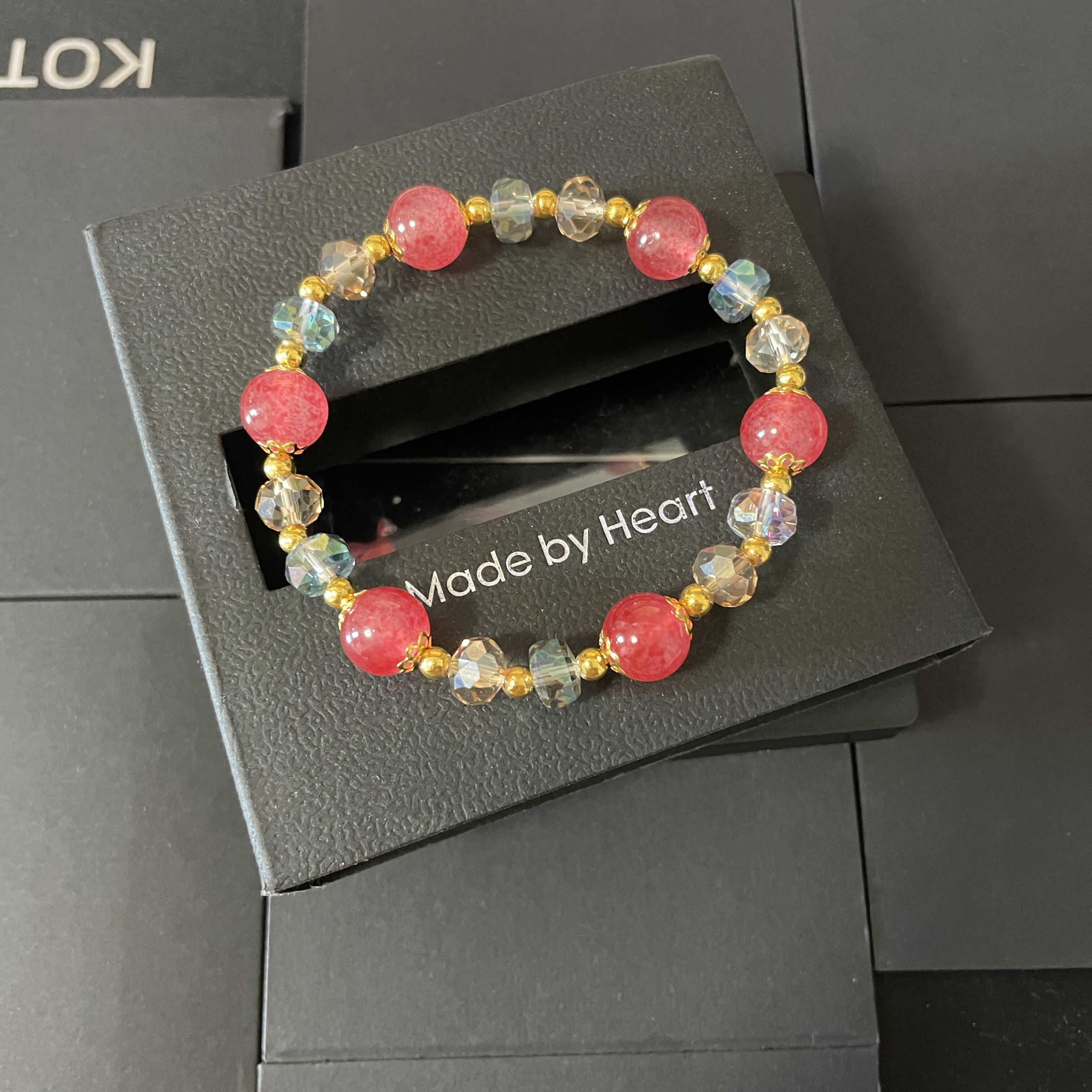 招桃花转运草莓晶串珠手链女简约时尚水晶手串送同学闺蜜礼物