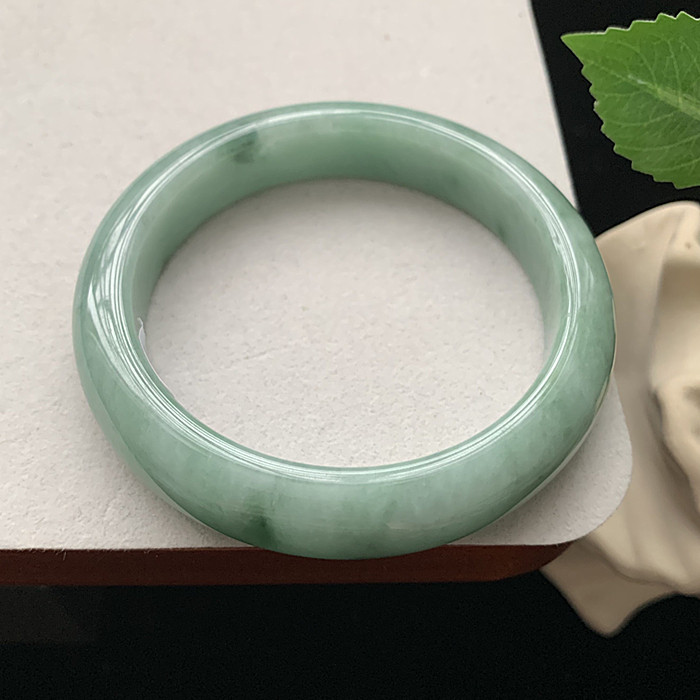 缅甸翡翠手镯A货60.7MM晴绿满色满绿飘花细润玉手镯女款珠宝