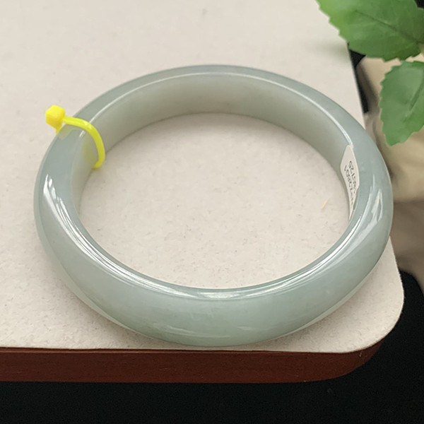 缅甸翡翠手镯A货62MM手镯冰透浅晴水底色玉手镯女款珠宝