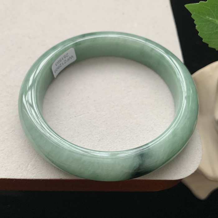 缅甸翡翠手镯A货61.7MM深色满绿飘花细润玉手镯女款珠宝